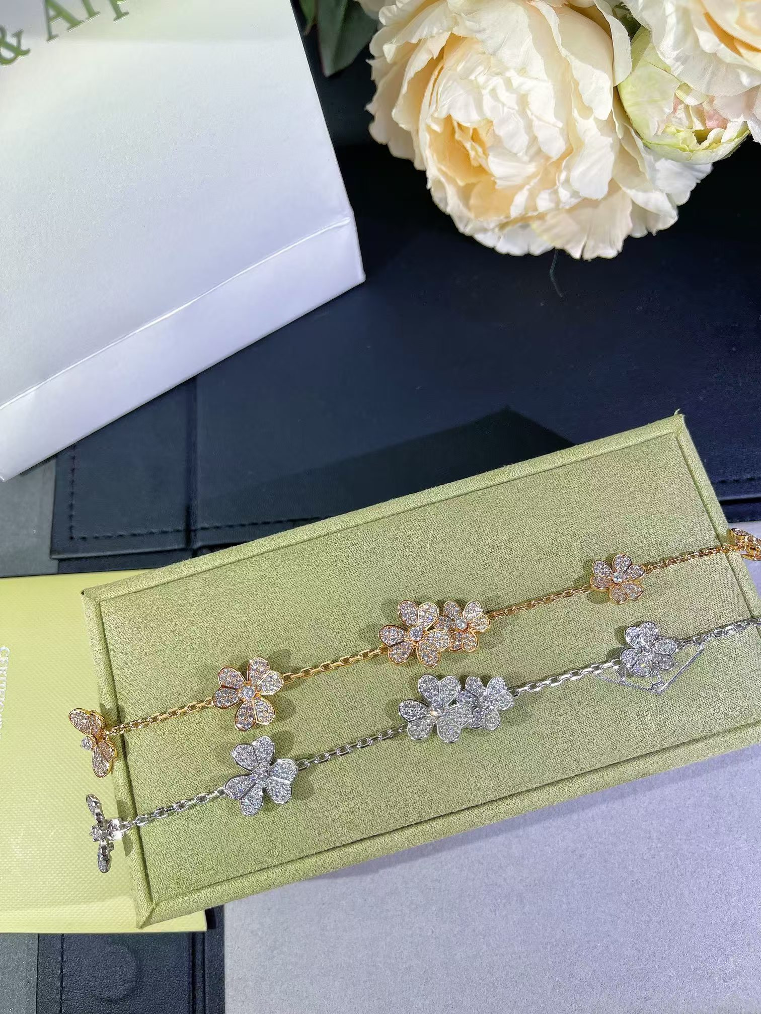VCA Frivole Flora Bracelet 5 Flowers - Original Replica Club