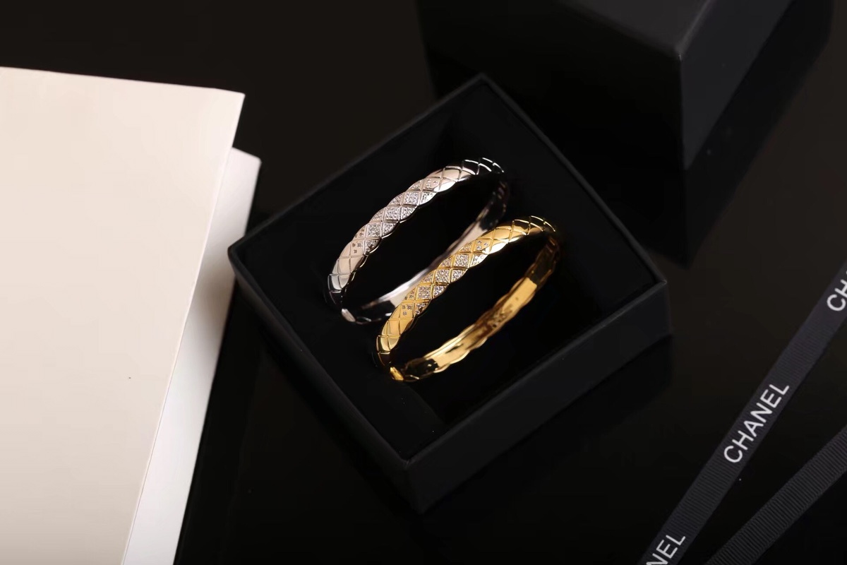 Chanel Diamond Coco Crush Bangle Bracelet - Wide Version - Original Replica Club