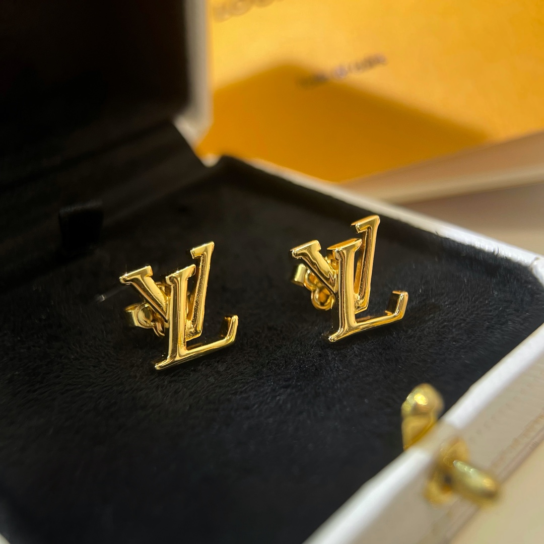 Louis Vuitton Letter Minimalist Stud Earrings - Original Replica Club