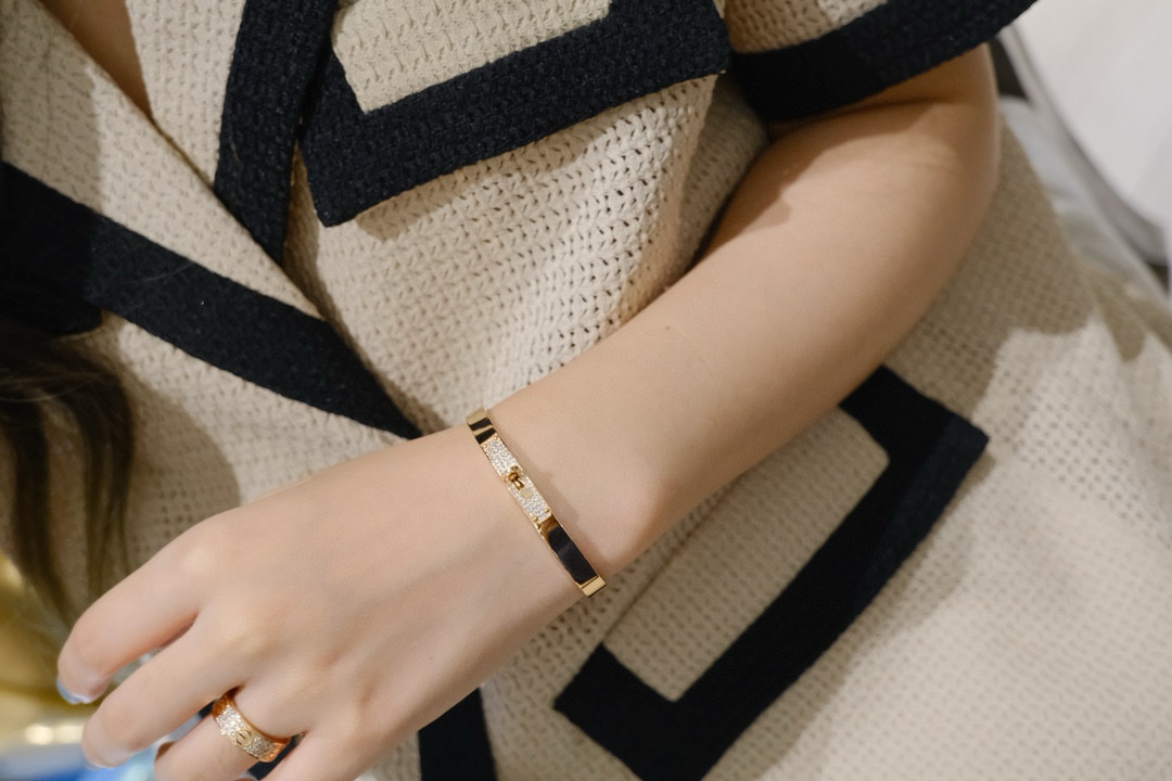 Hermes Kelly Pave Bracelet Bangle - Original Replica Club