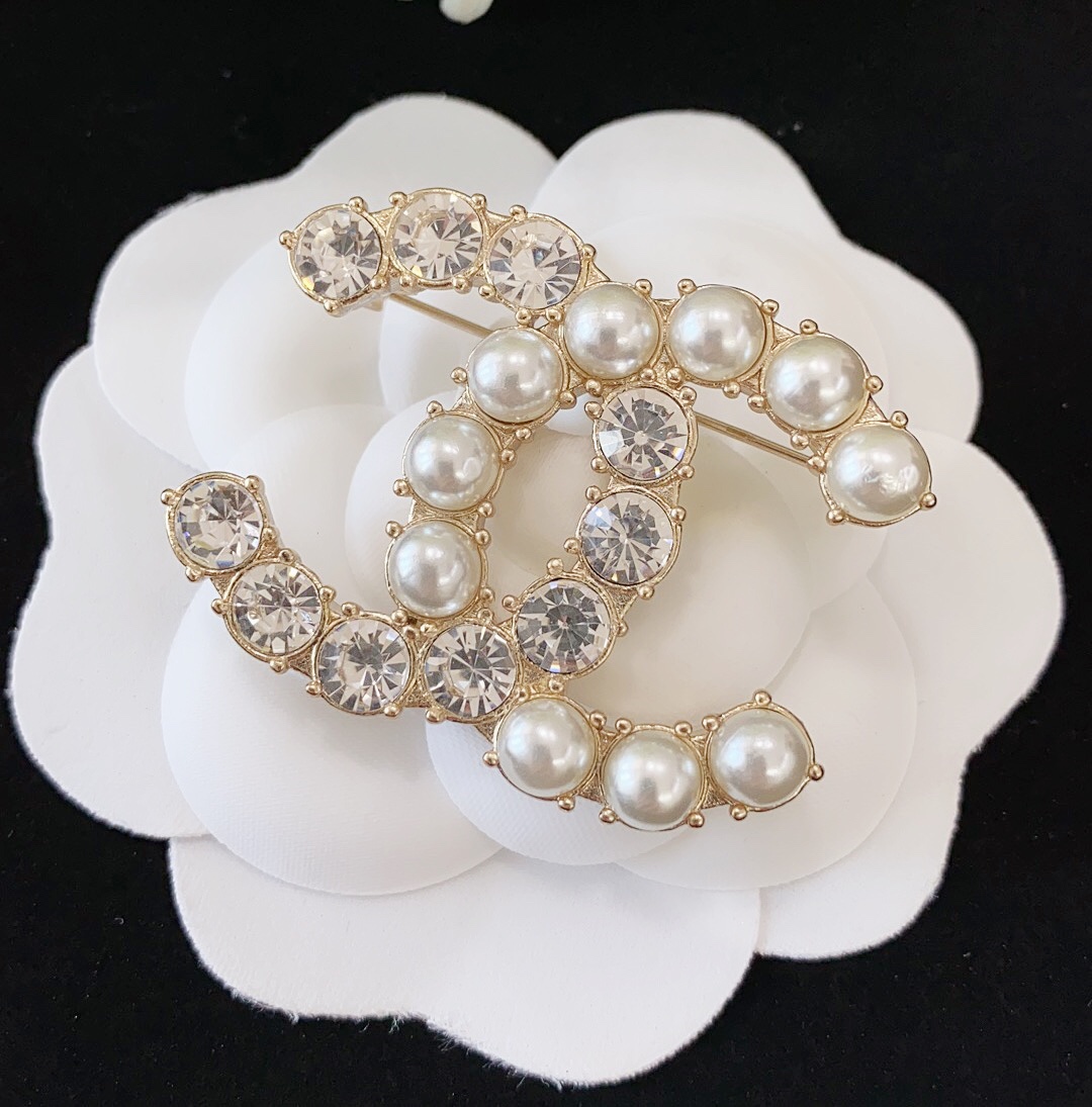 Chanel Round Diamond Pearl Brooch - Original Replica Club