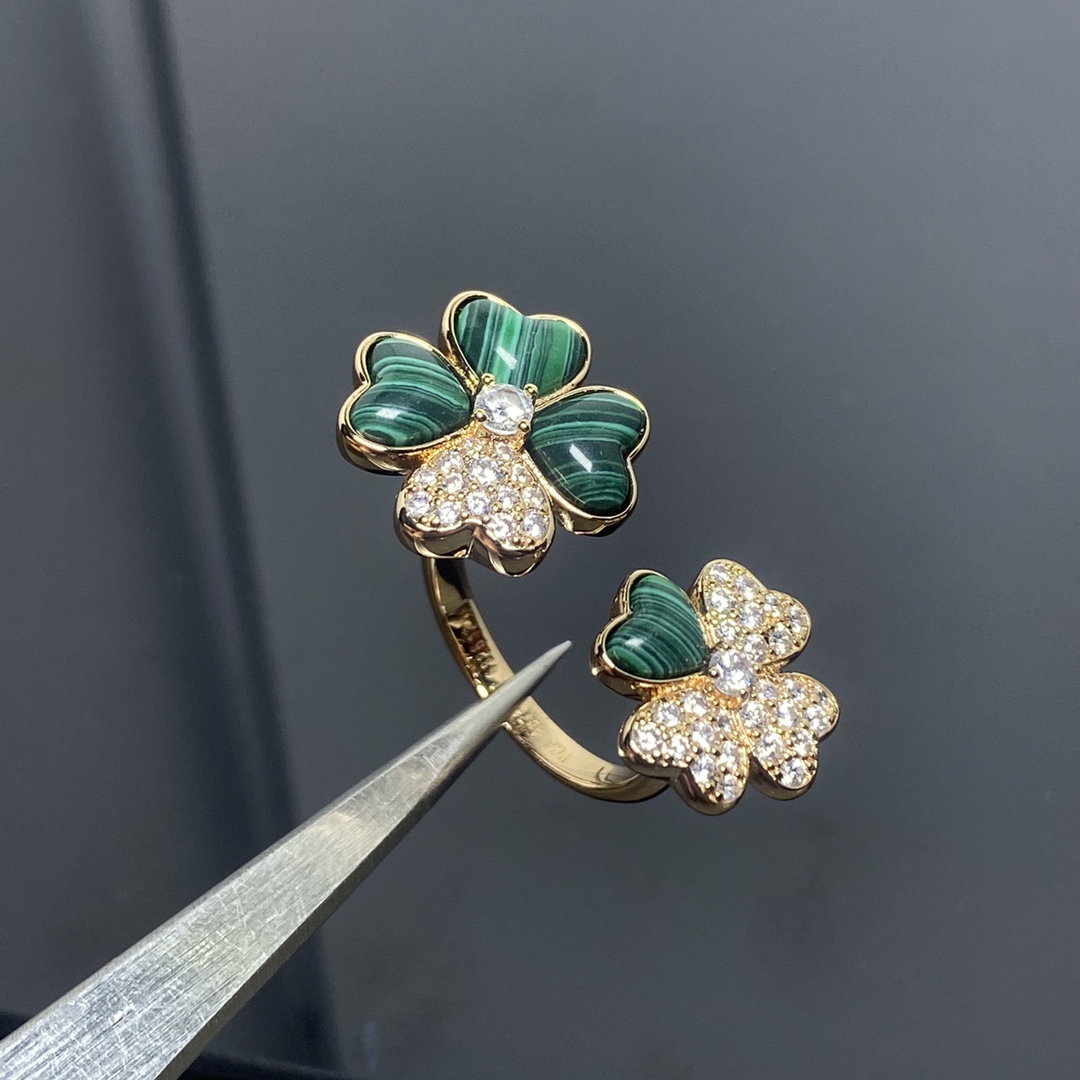 VCA Cosmos Between the Finger Ring - Original Replica Club