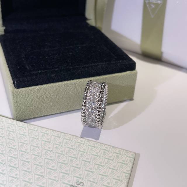 VCA Wide Perlee Diamonds Ring - Original Replica Club