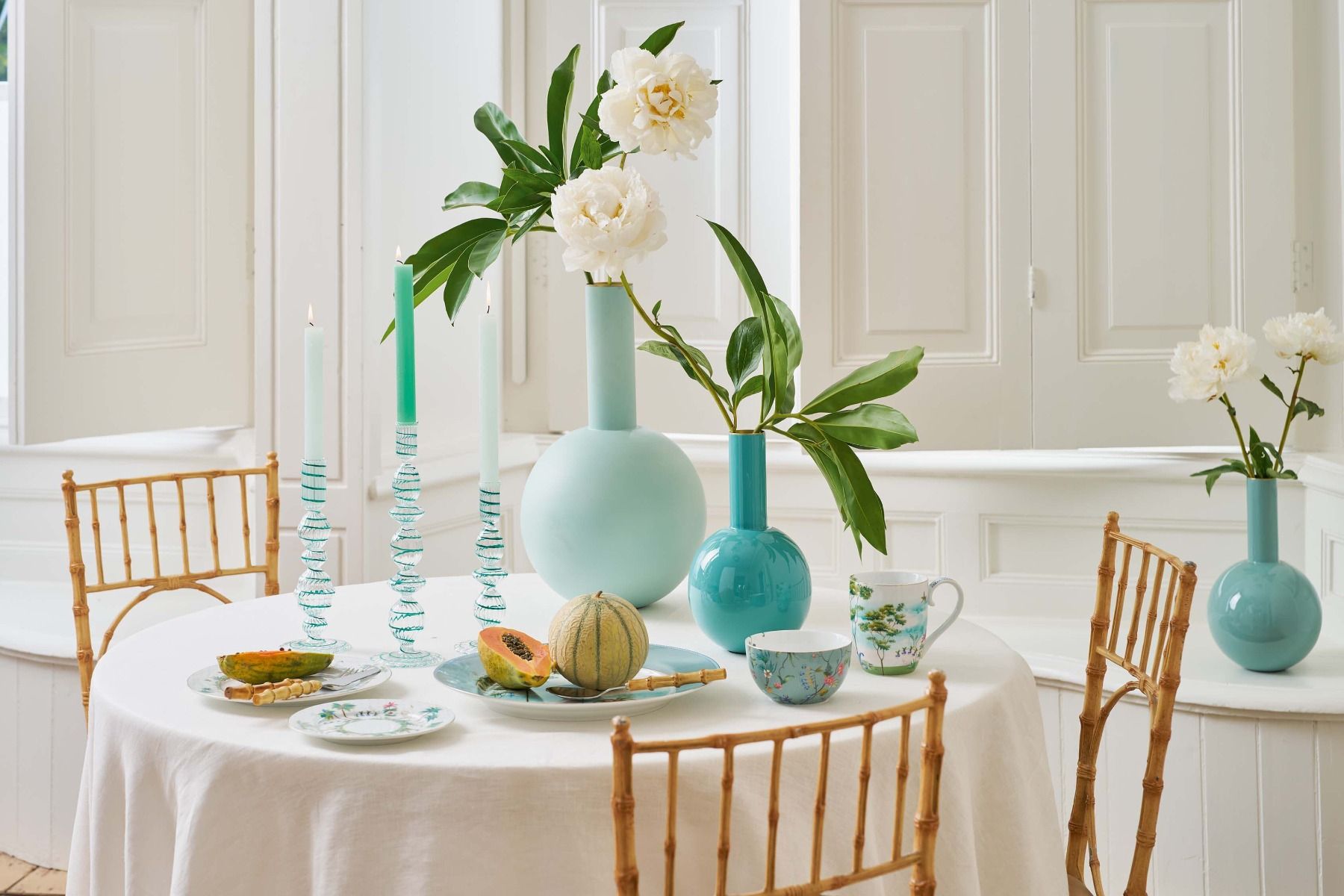 Candle Holder Glass Swirl Light Blue 20cm