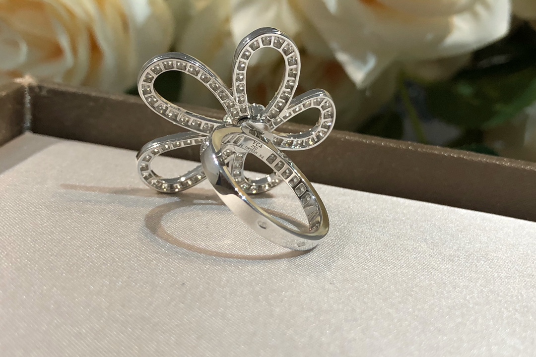 VCA Flowerlace Ring - Original Replica Club
