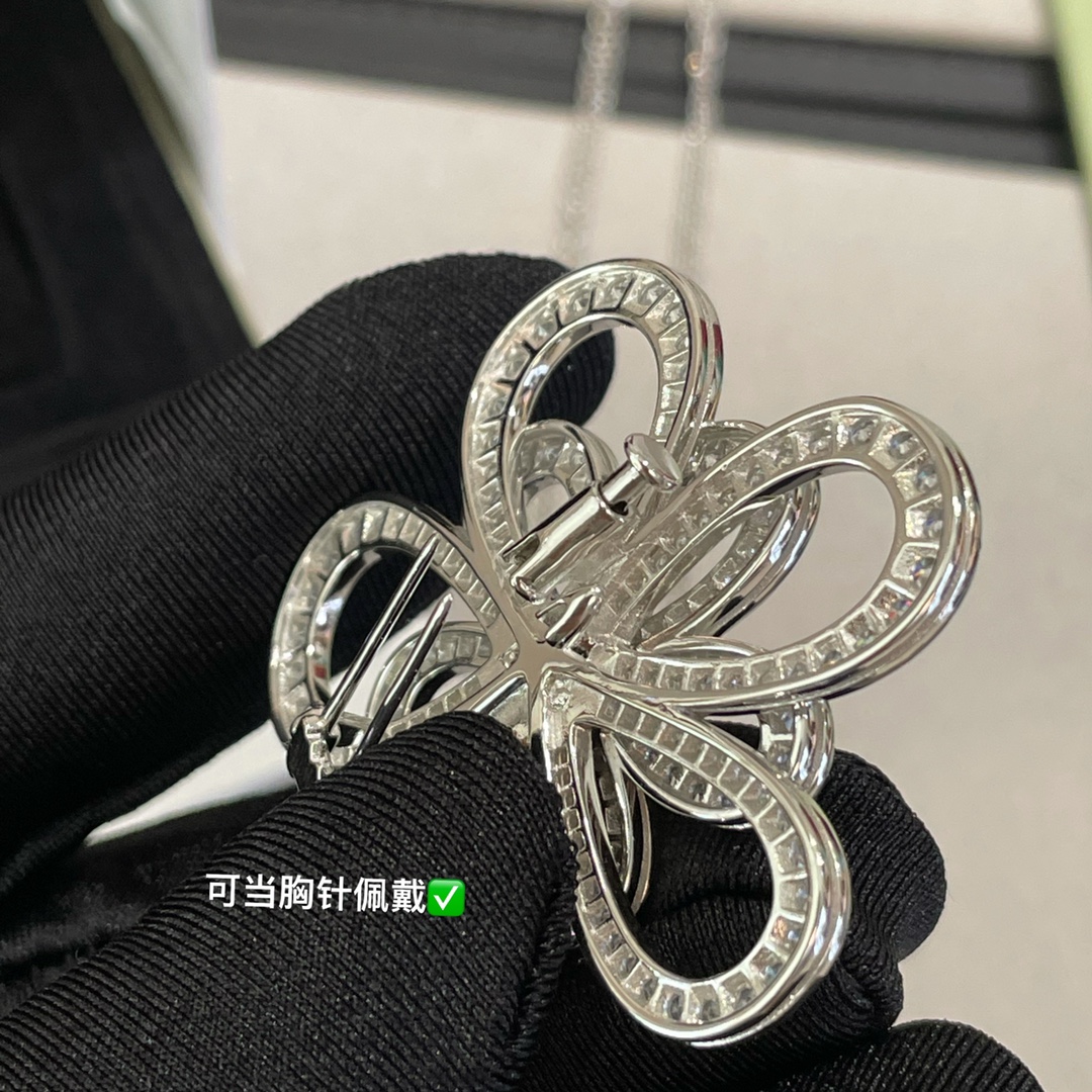 VCA Hollow Flower Detachable Pendant Necklace & Brooch 2-in-1 - Original Replica Club