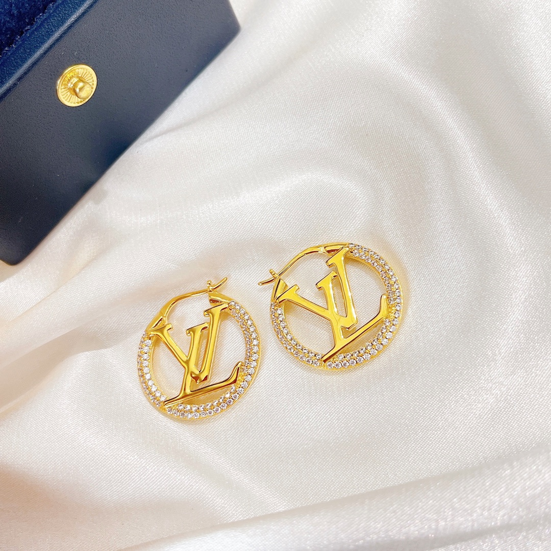 Louis Vuitton Letter Round Stud Earrings - Original Replica Club