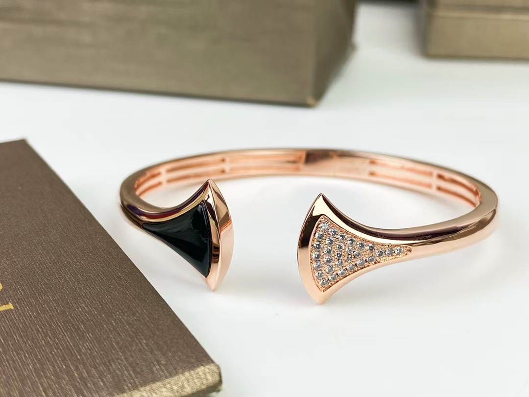 Bvlgari Divas' Dream Open Cuff Bangle Bracelet in Rose Gold - Original Replica Club