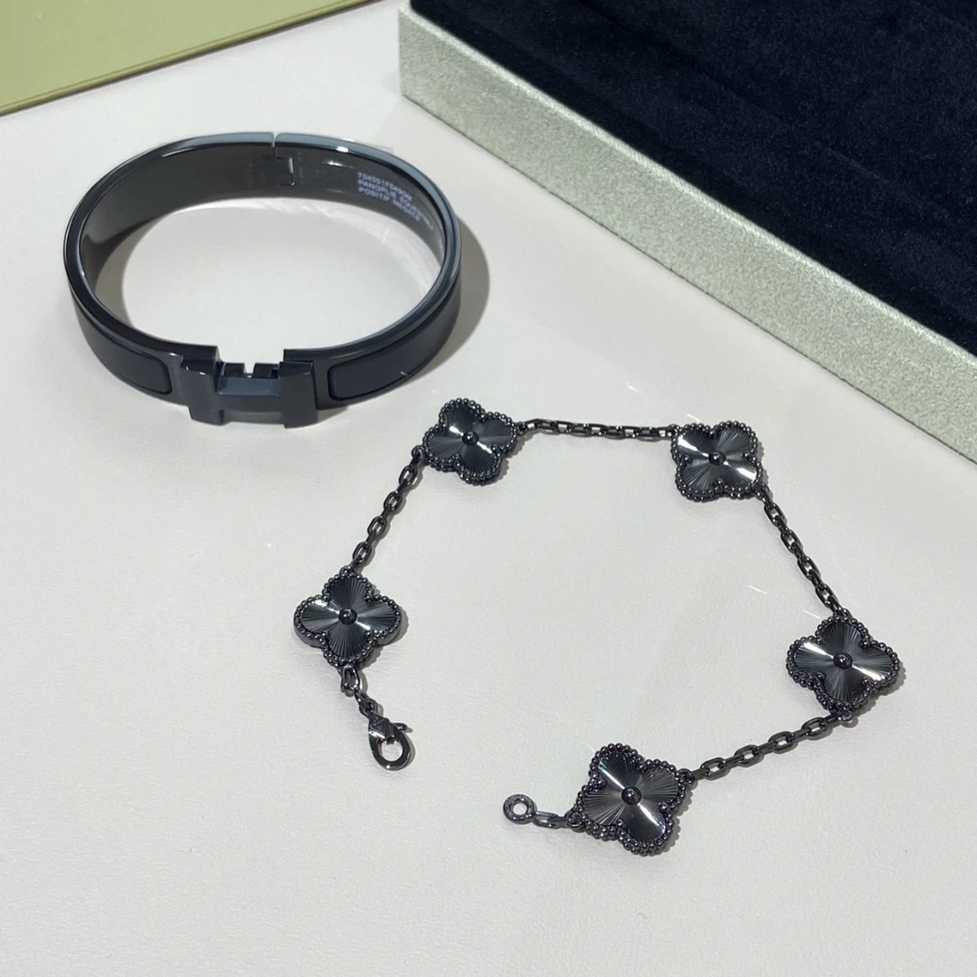 VCA Darth Vader Black Vintage Alhambra 5 Motifs Bracelet - Original Replica Club