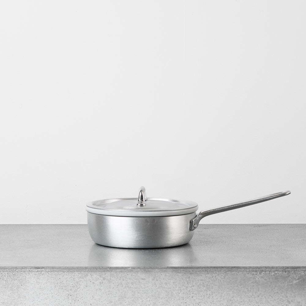 Poêle avec couvercle en aluminium