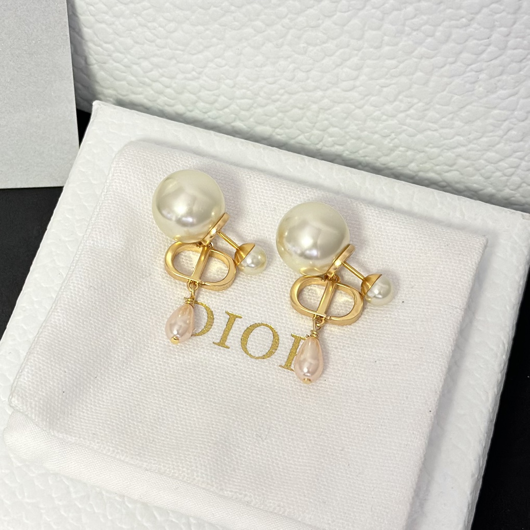 Dior Teardrop Pearl Earrings - Original Replica Club