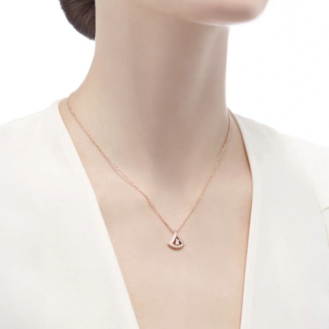 Bvlgari Divas' Dream Diamond Paved Pendant Necklace - Original Replica Club