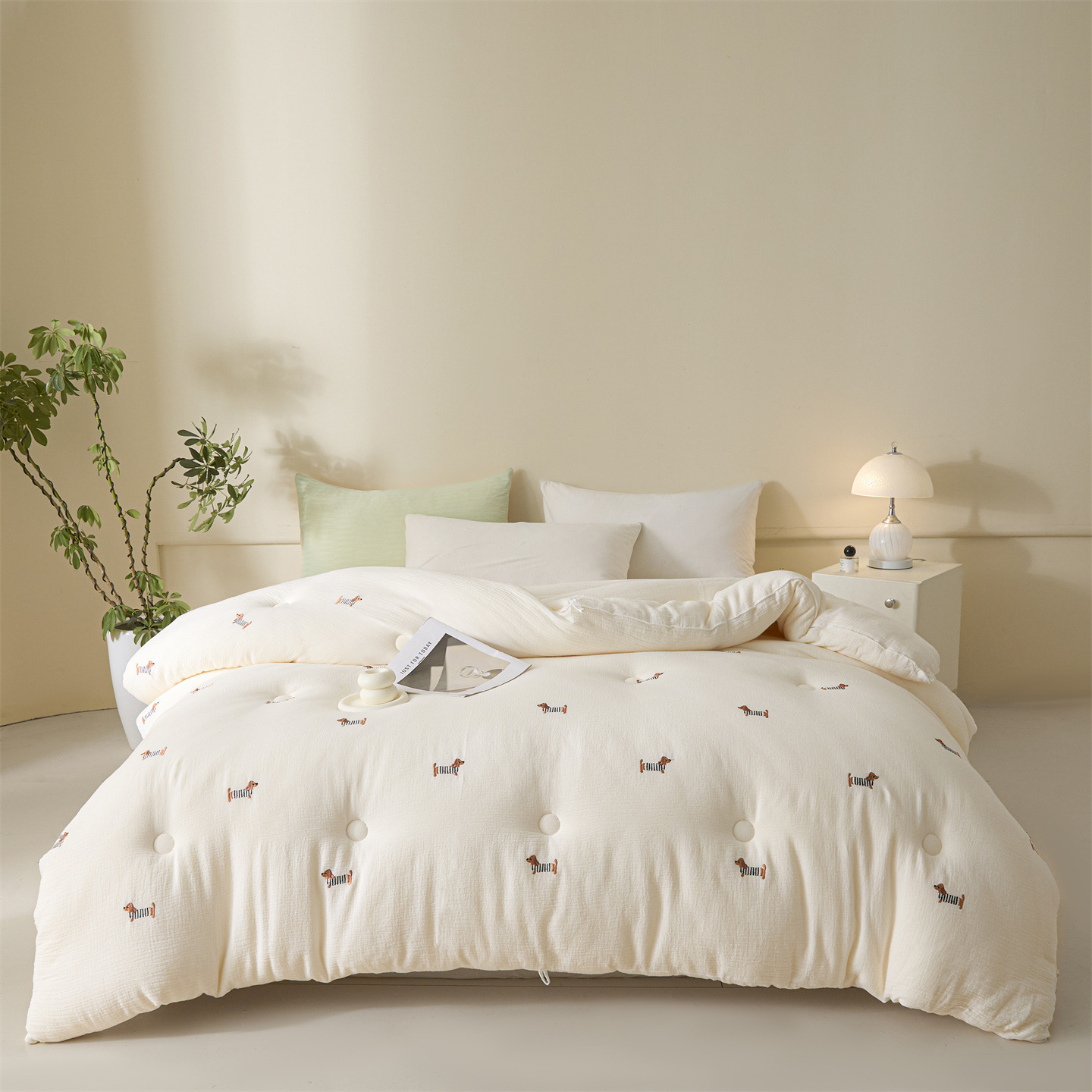 Cotton Soft Comforter Filled Cartoon Embroidery All Season Quilt Private Label Spring Autumn Quilt for Bedroom