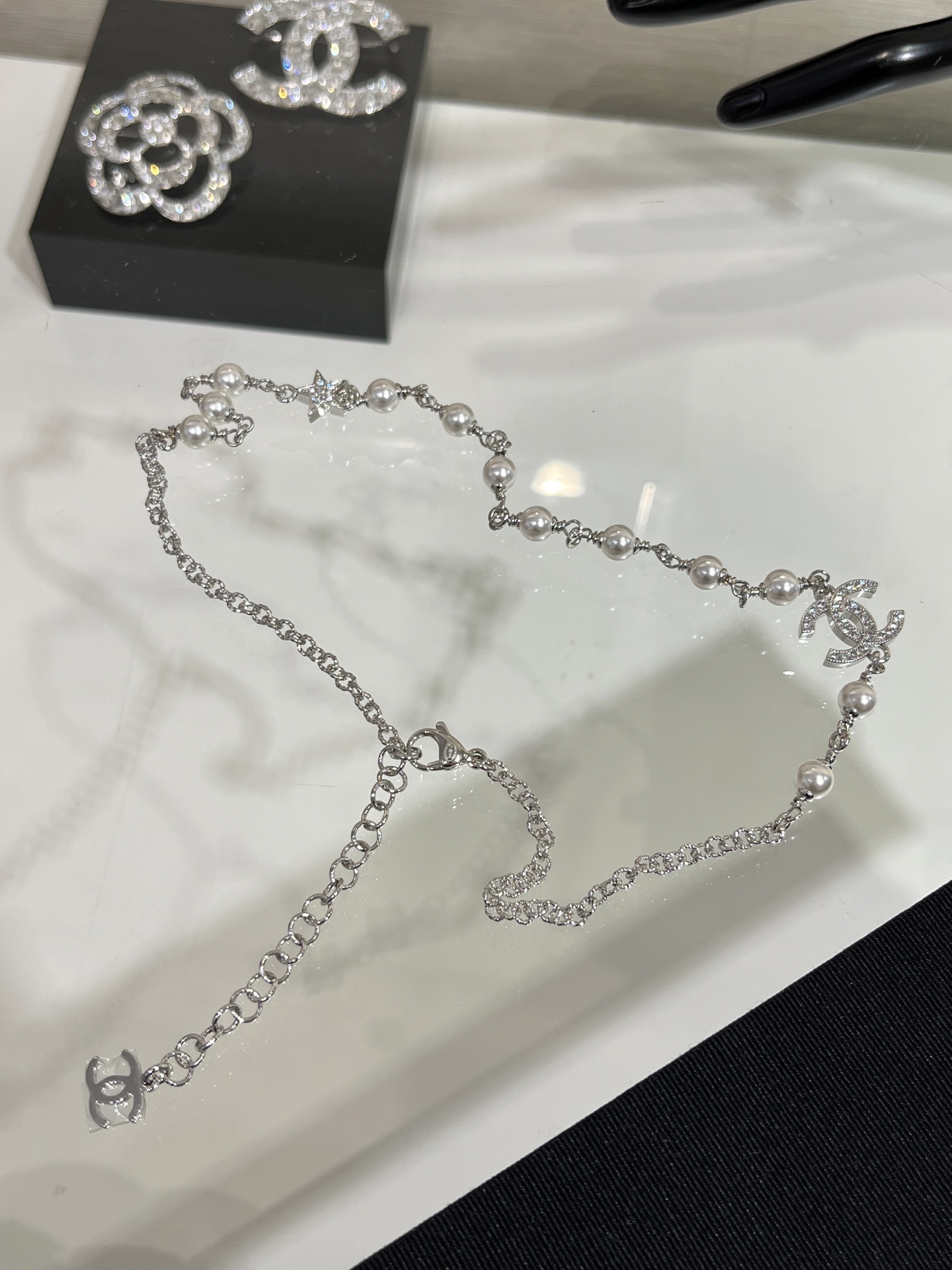 Chanel Pearl Floating CC Charm Silver Necklace - Original Replica Club