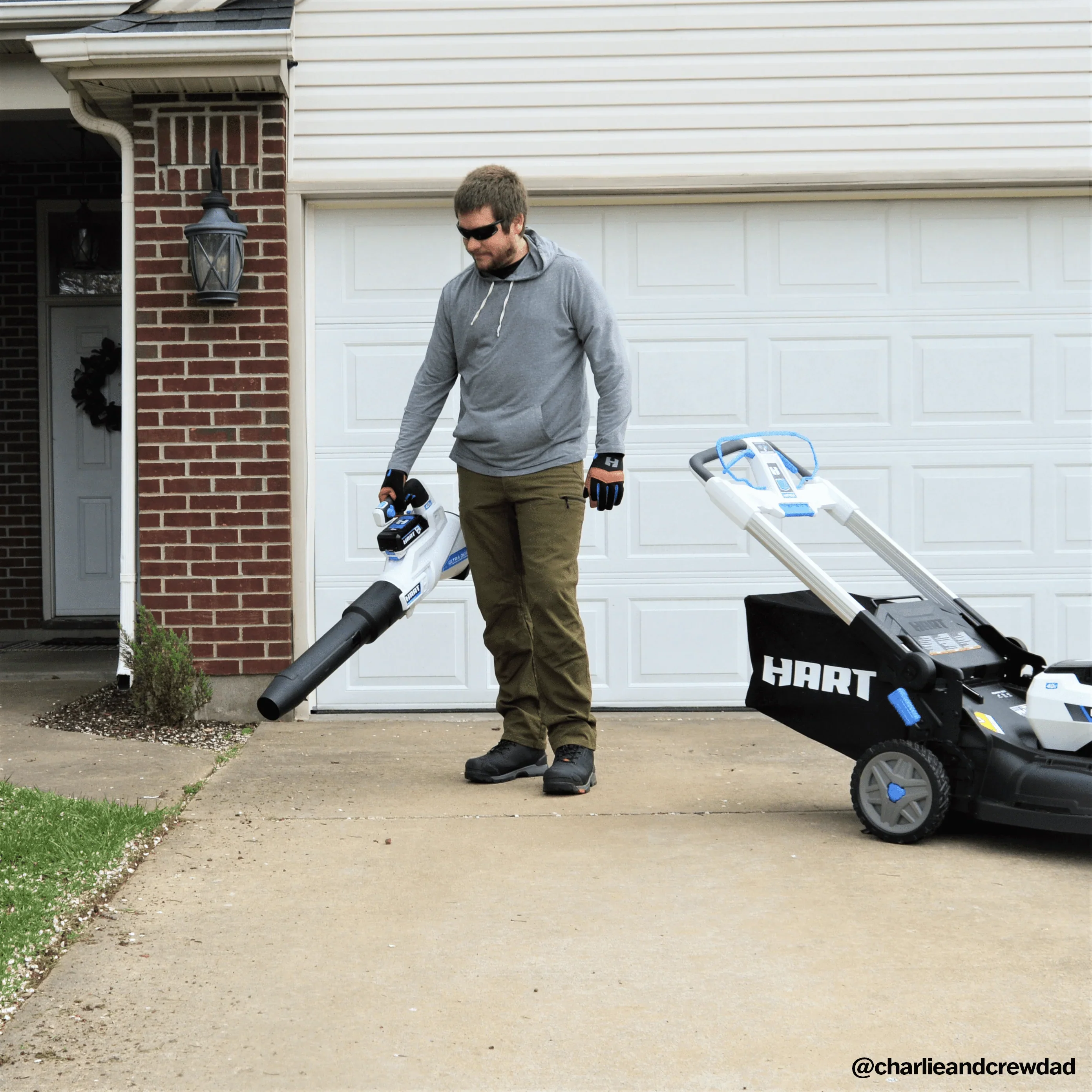 HART 40-Volt Cordless SUPERCHARGE Brushless 650 CFM Blower (1) 5.0 Ah Lithium Ion Battery