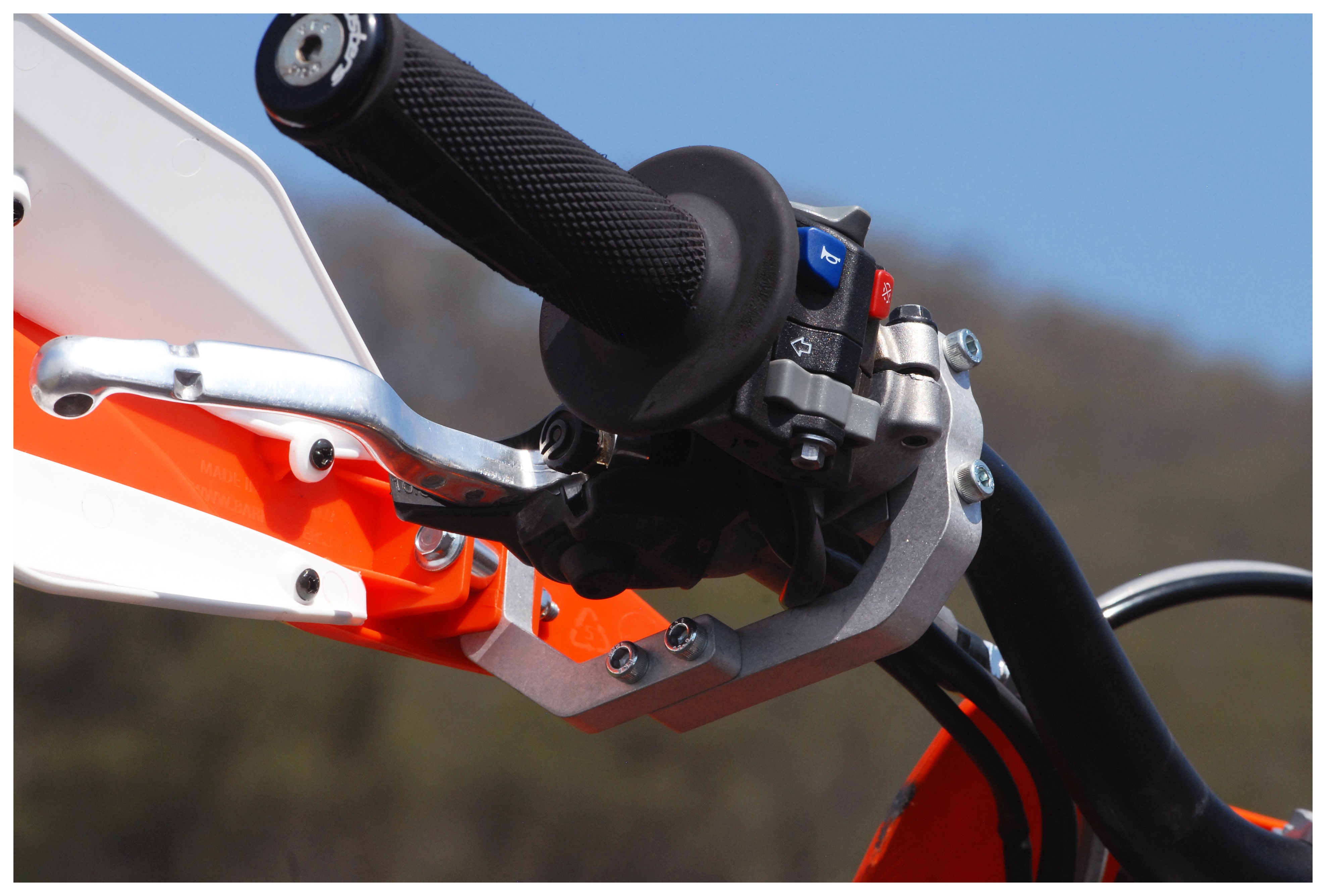 SportsBikeShop Barkbusters Sabre MX Handguards