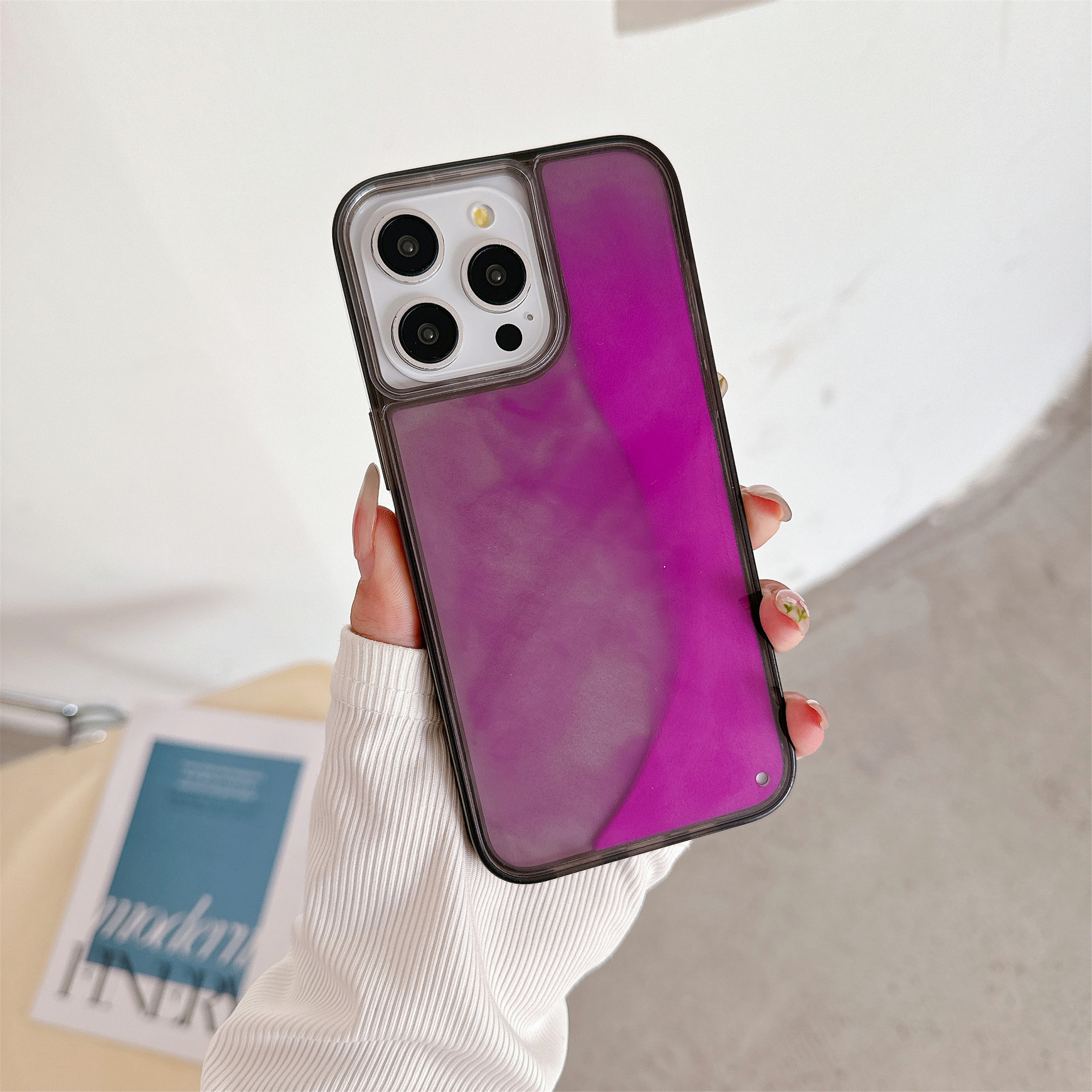 🎁Buy 1 Get 1 Free🎉-Luminous Quicksand Apple Phone Case