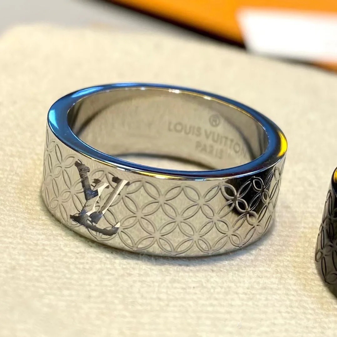 Louis Vuitton Patent Wide Men's Ring - Original Replica Club