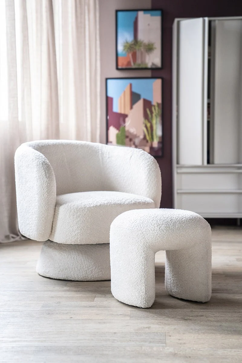 Cream Fauteuil with handwoven rattan seat and solid oak frame