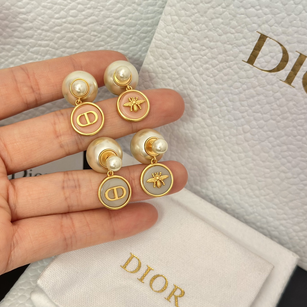 Dior Bee Pearl Earrings - Original Replica Club