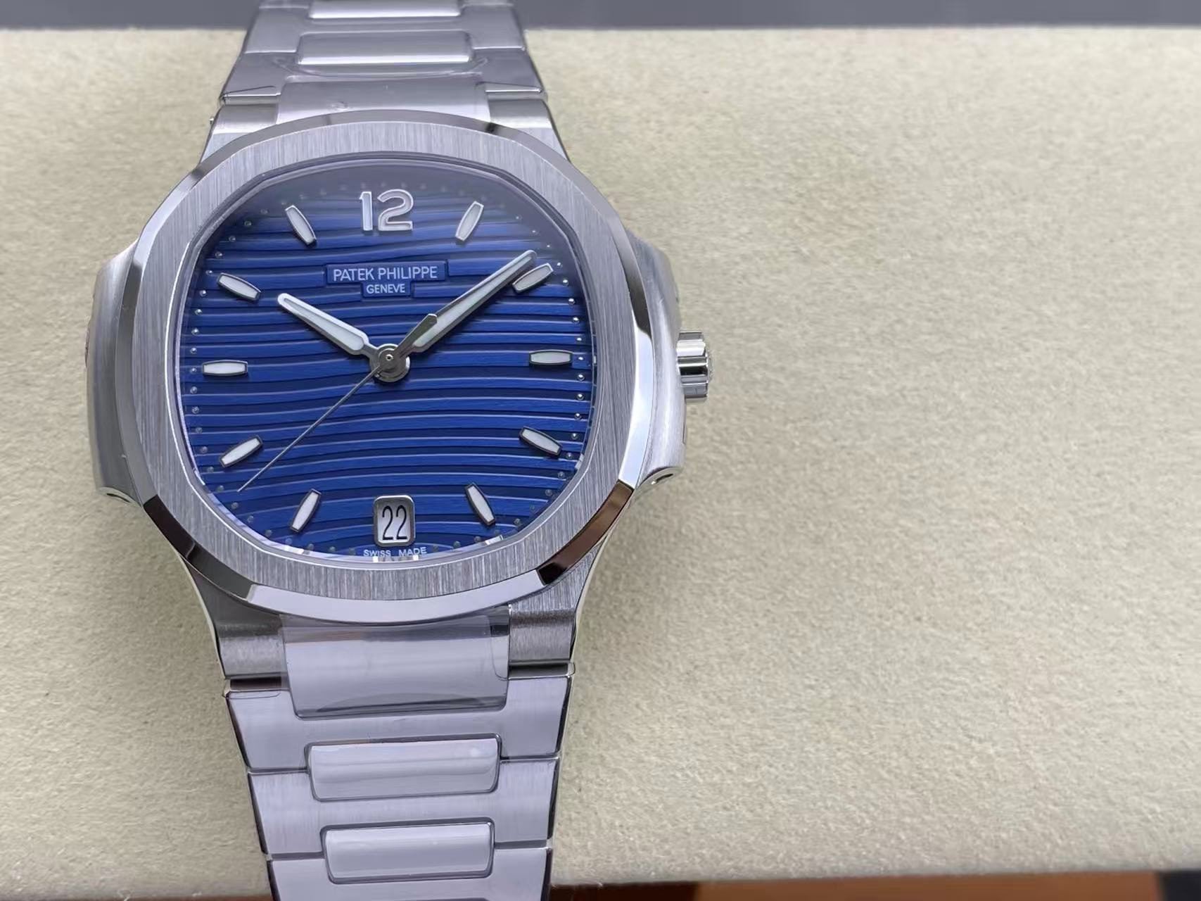Replica Patek Philippe Ladies Nautilus Blue Dial Stainless Steel 7118/1A-001
