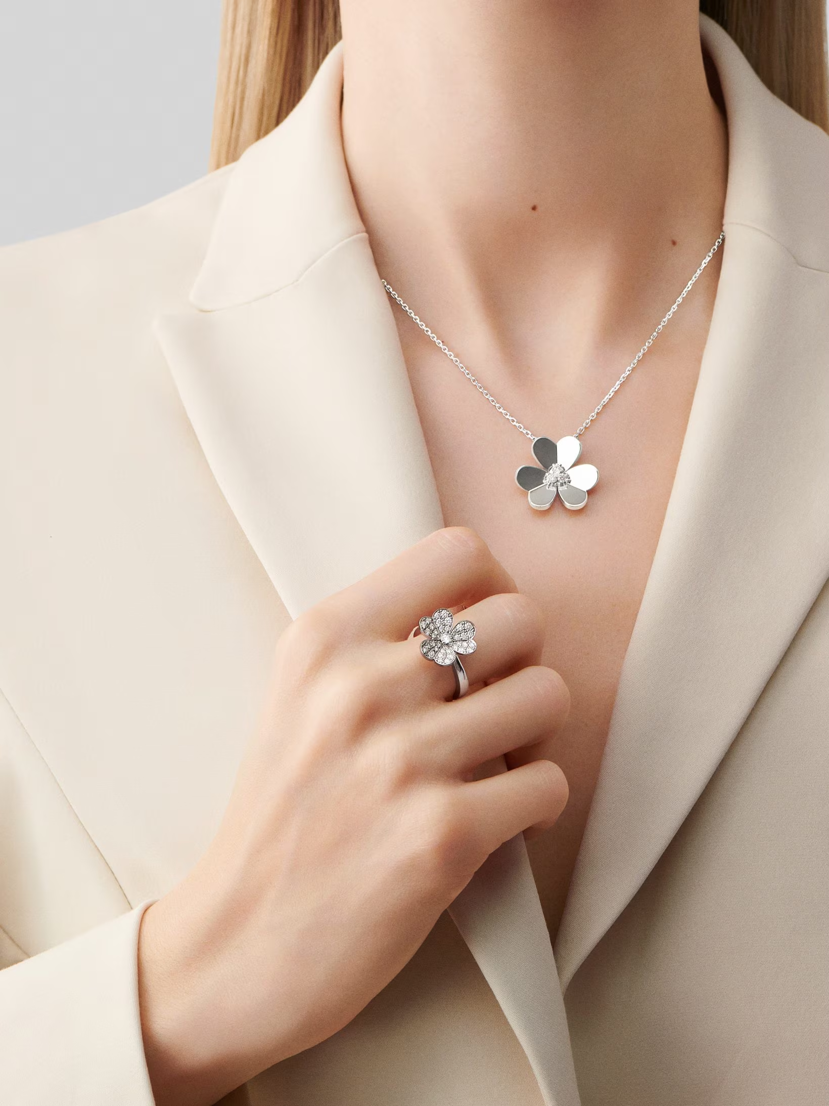 VCA 1 flower Frivole Ring - Original Replica Club