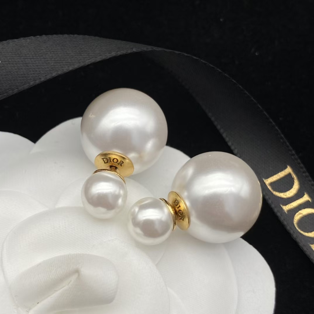 Dior Classic Pearl Earrings - Original Replica Club