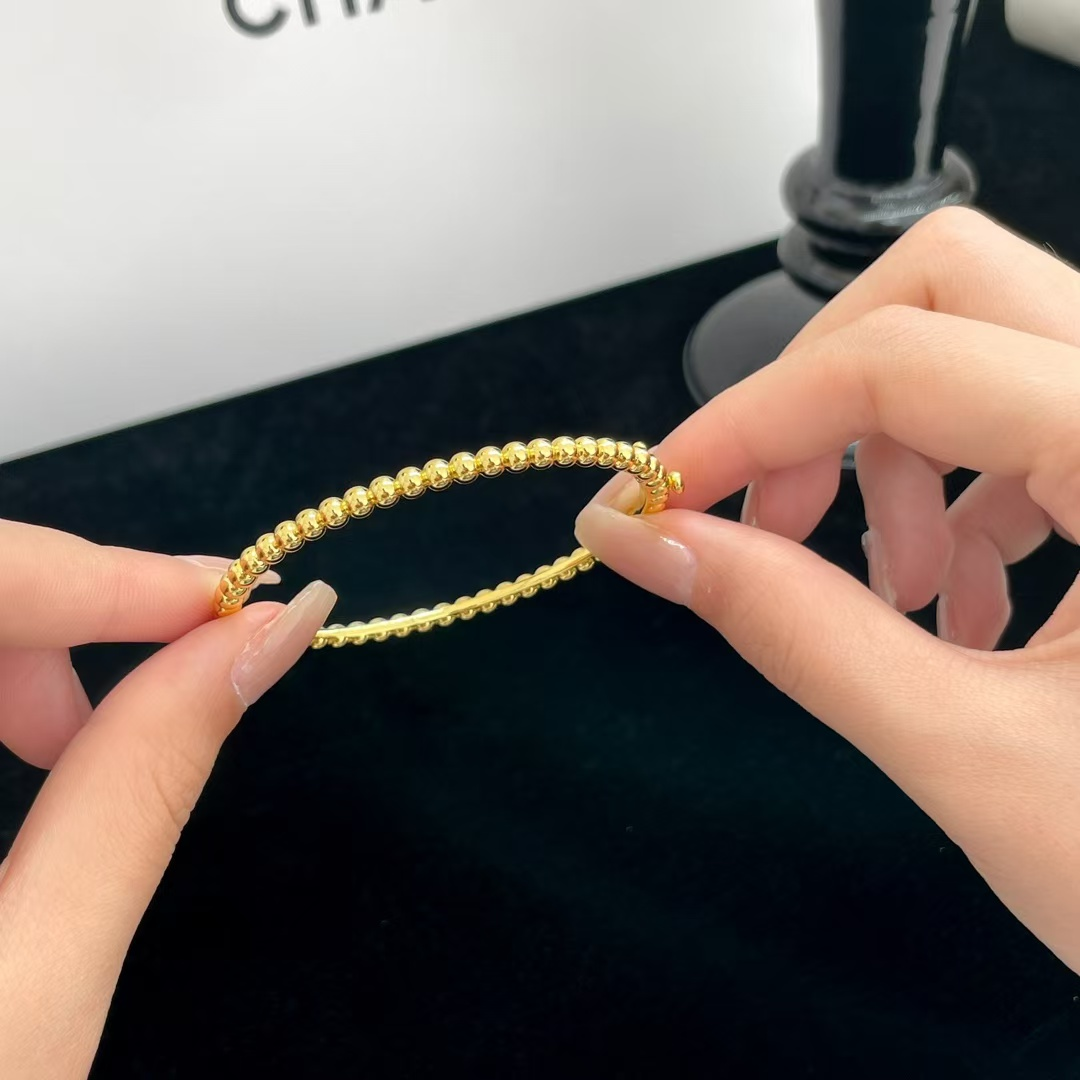 VCA Perlee Pearls of Gold Bracelet - Medium Bangle - Original Replica Club