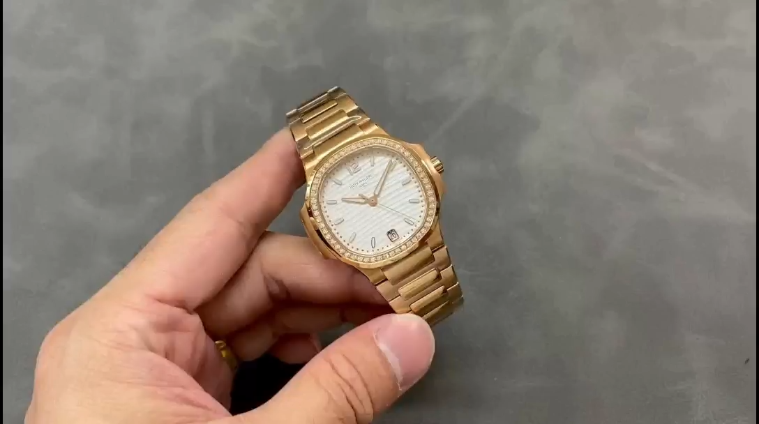 Replica Patek Philippe Nautilus 7118 1200R 001 40mm Mens Watch