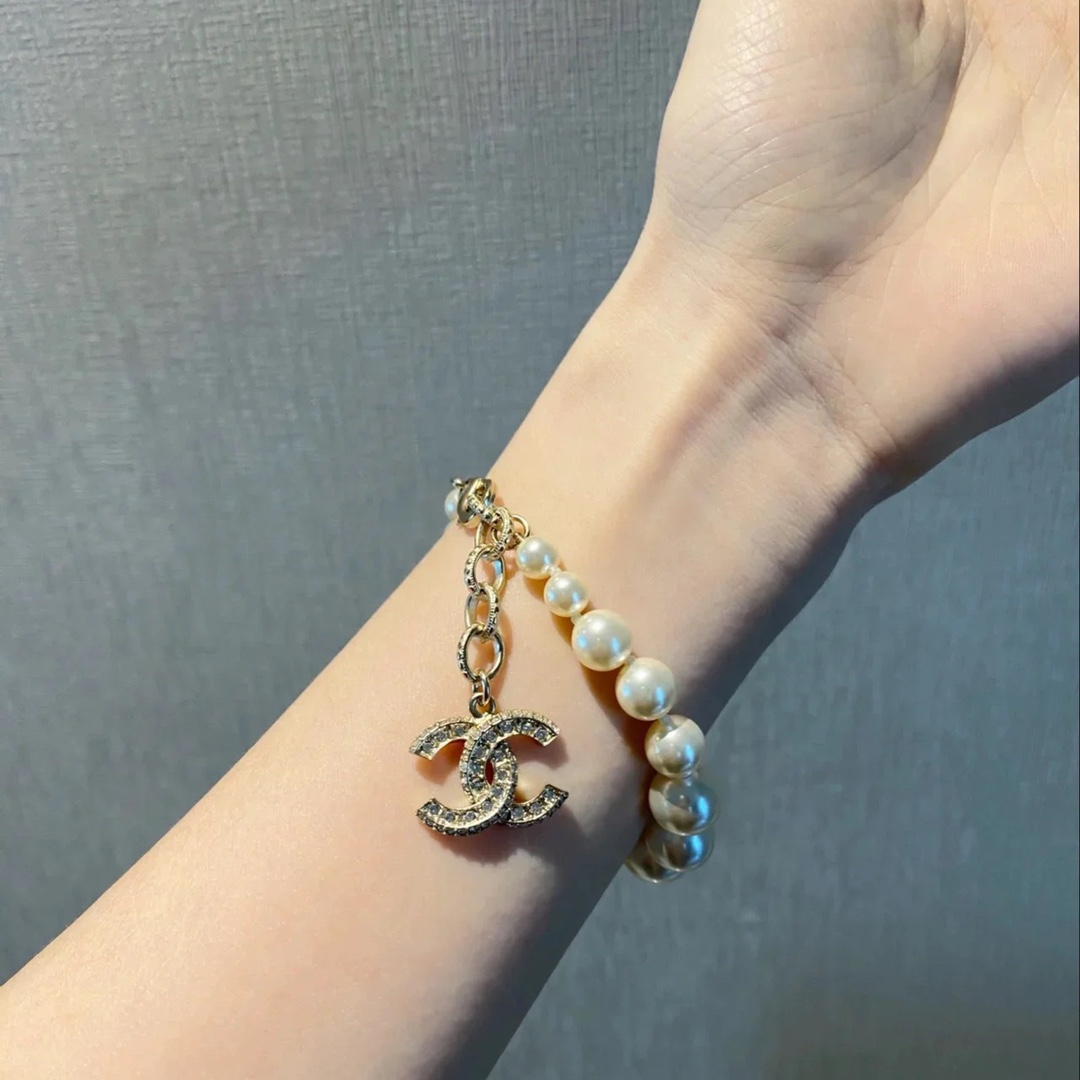Chanel Graduated Sizes Pearl Bracelet - Original Replica Club
