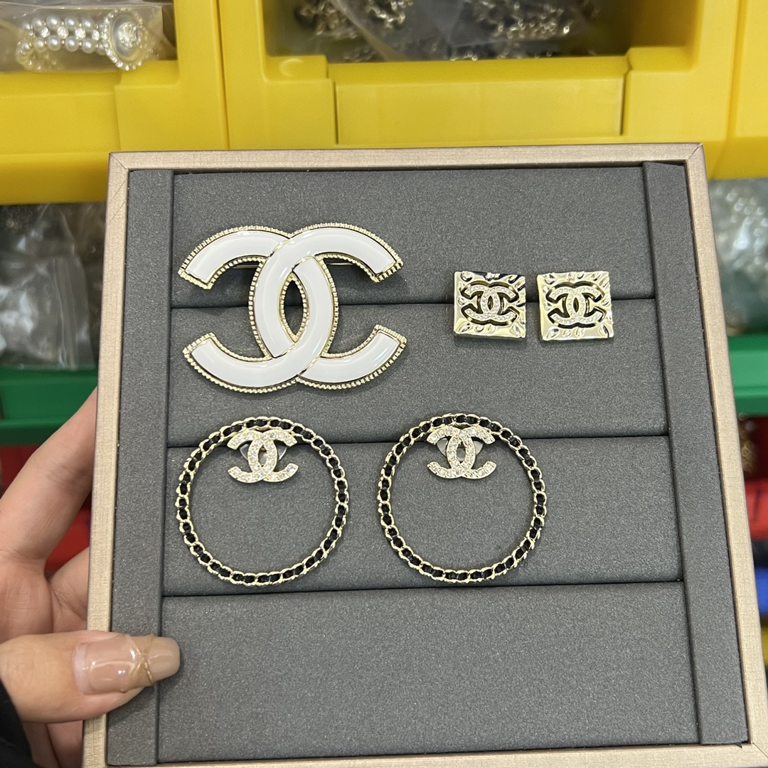 Chanel Black and White Enamel Gold Edge Brooch - Original Replica Club