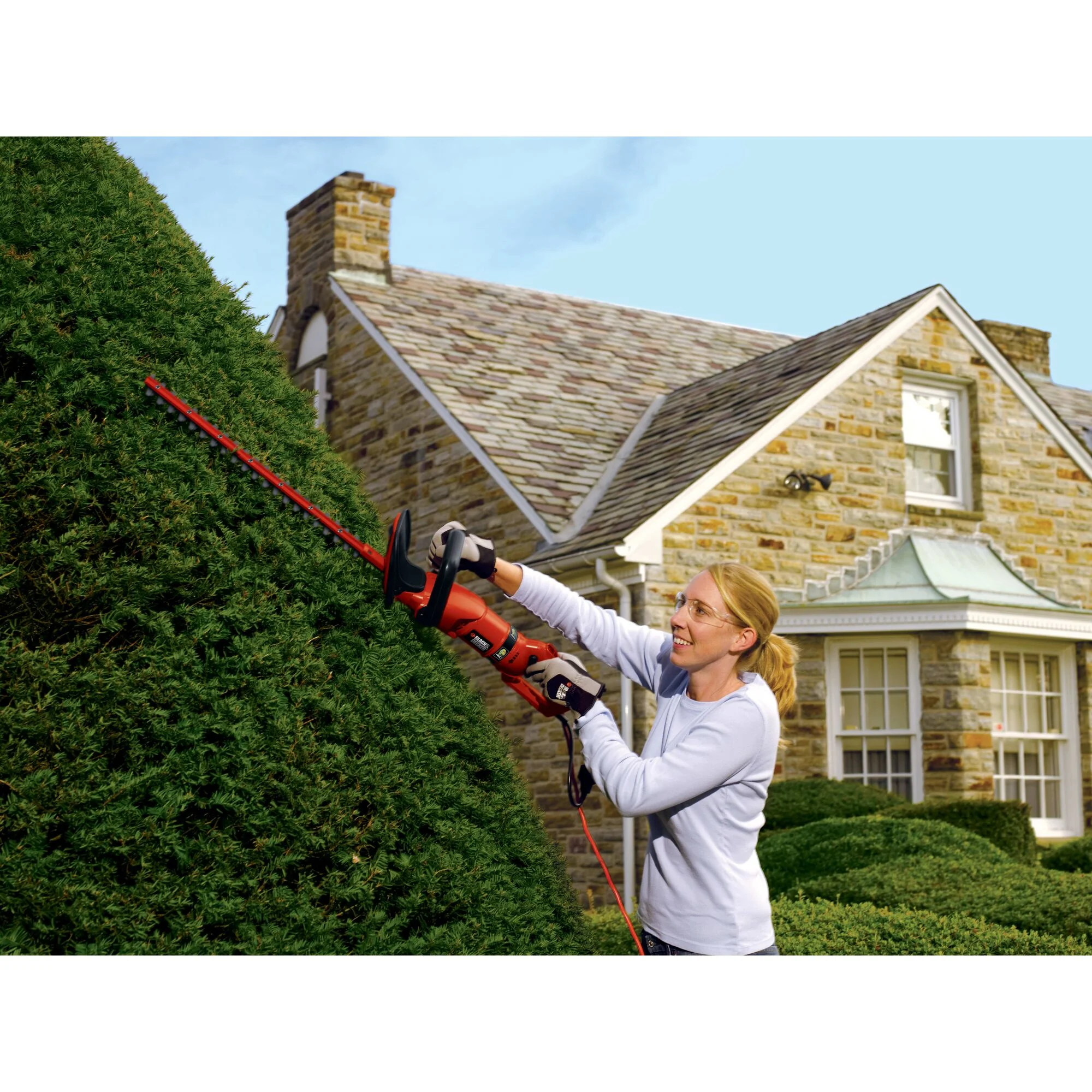 BLACK+DECKER HH2455 3.3 Amp HedgeHog 24" Hedge Trimmer with Rotating Handle - Image 7