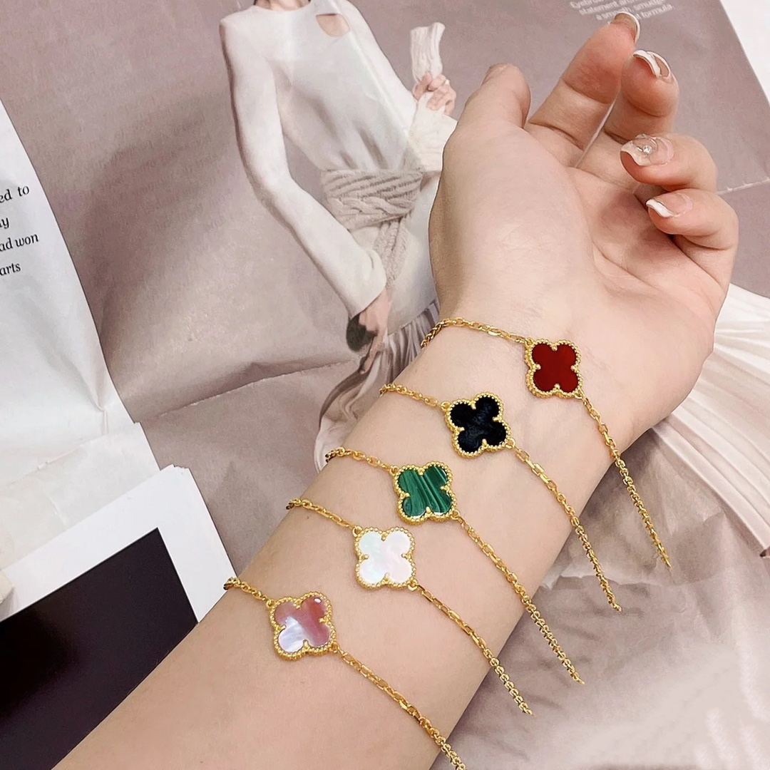 VCA VCA Sweet Alhambra Bracelets, 1 Motif - Original Replica Club