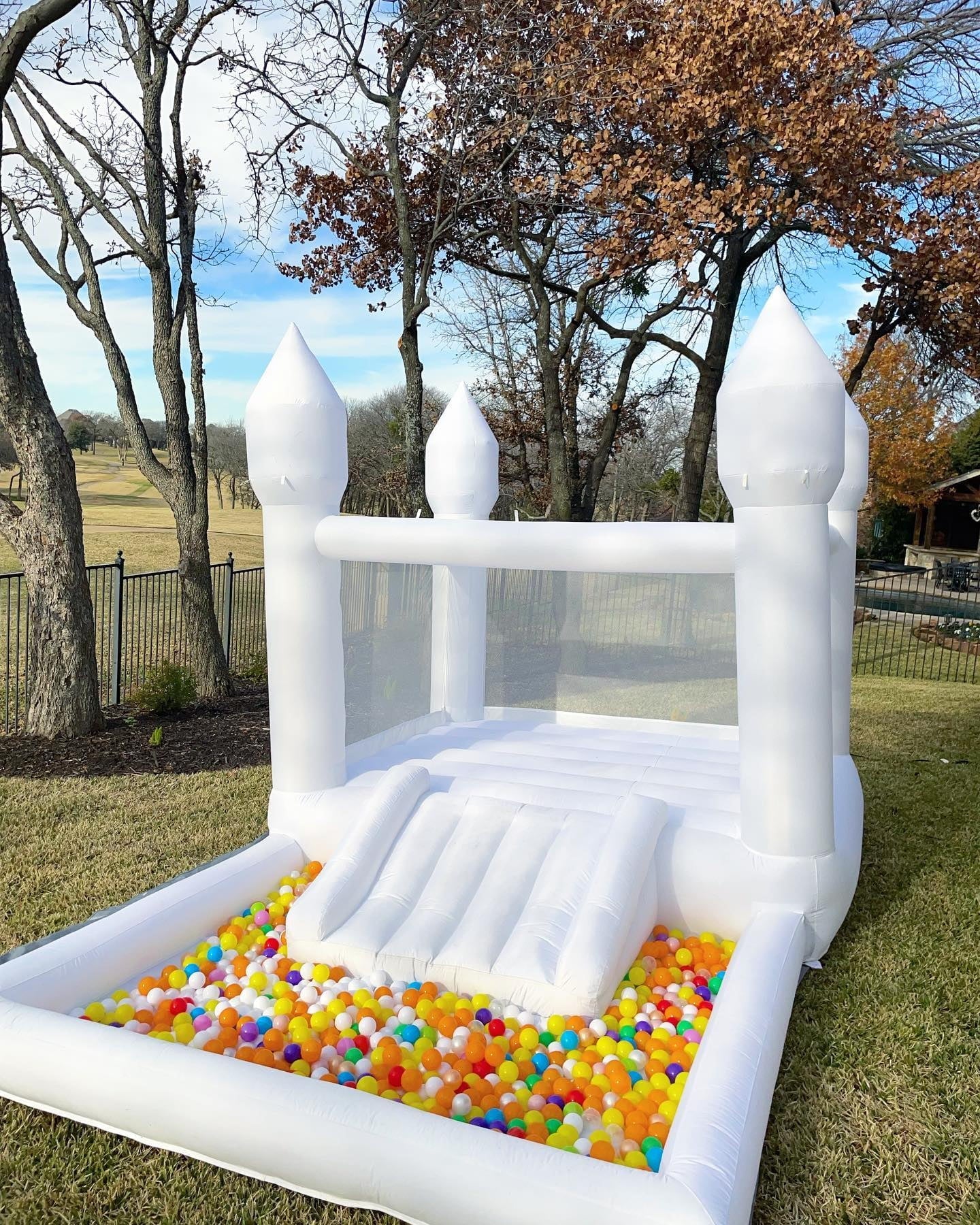 Connsann White Oxford Bounce House With Air Blower And Ball Pit, 13 ft x 8 ft x 8 ft - Image 9 Connsann White Oxford Bounce House With Air Blower And Ball Pit, 13 ft x 8 ft x 8 ft - Image 9