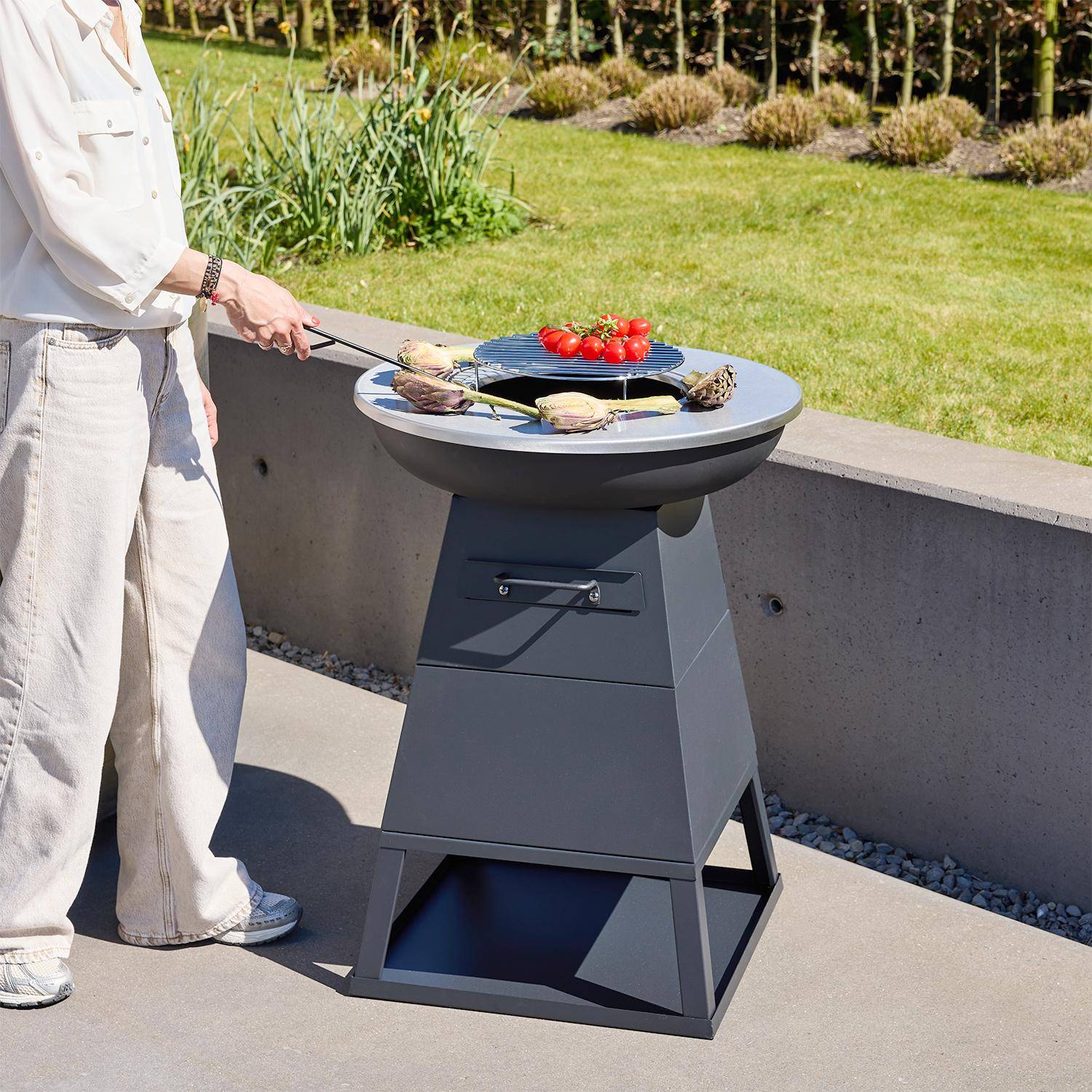 Izalco - Brasero barbacoa  con espacio de almacenamiento,  Ø59cm