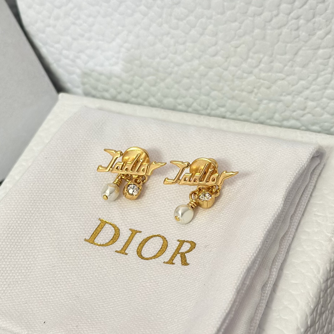 Jadior Stud Pearl Earrings - Original Replica Club