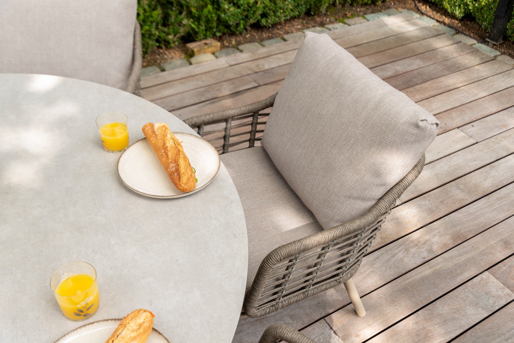 Taste Donato low dining tuintafel Ø160 cm. - Latte