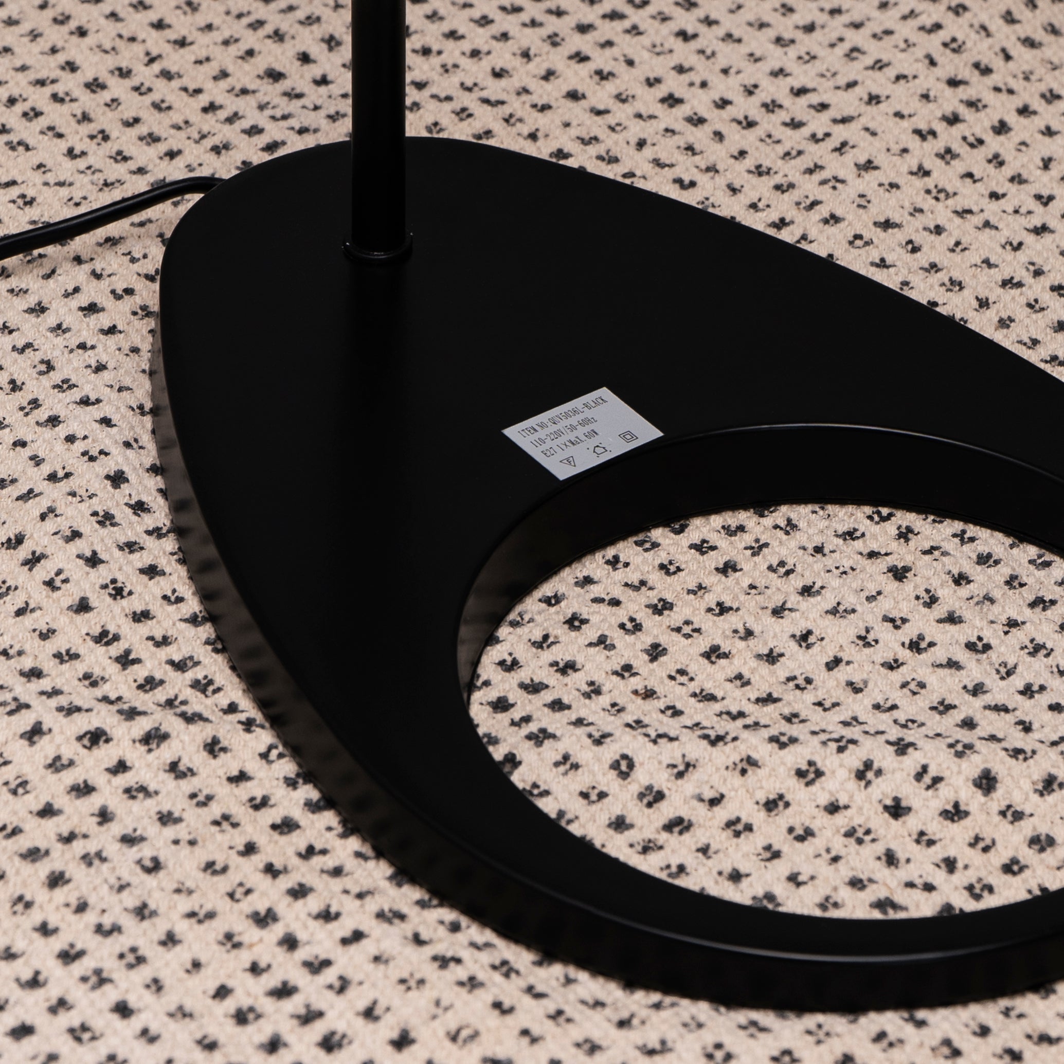 QUVIO Vloerlamp driehoek zwart - QUV5036L-BLACK