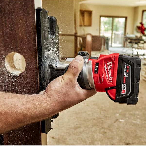 Milwaukee M18 Fuel 18V Lithium-Ion Brushless Cordless Compact Router With Plunge Base - 48-10-5601 - Image 12 Milwaukee M18 Fuel 18V Lithium-Ion Brushless Cordless Compact Router With Plunge Base - 48-10-5601 - Image 12