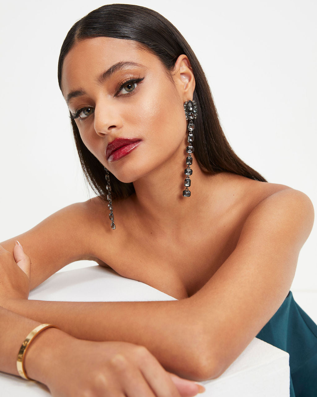 Hollywood Crystal Gem Drop Earrings - Black - Se7enfashion