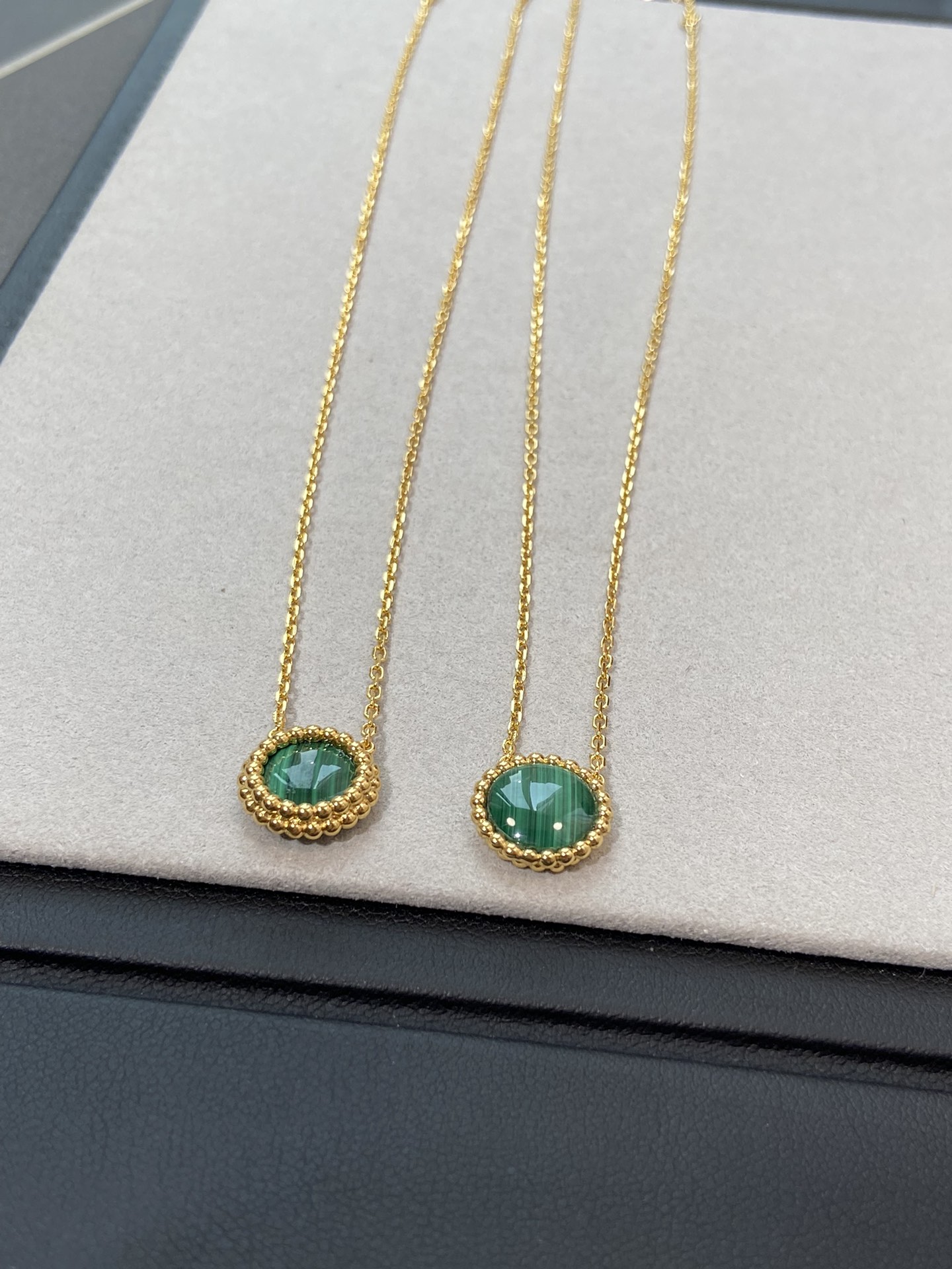 VCA Green Malachite Perlee Couleurs Pendant Necklace - Original Replica Club