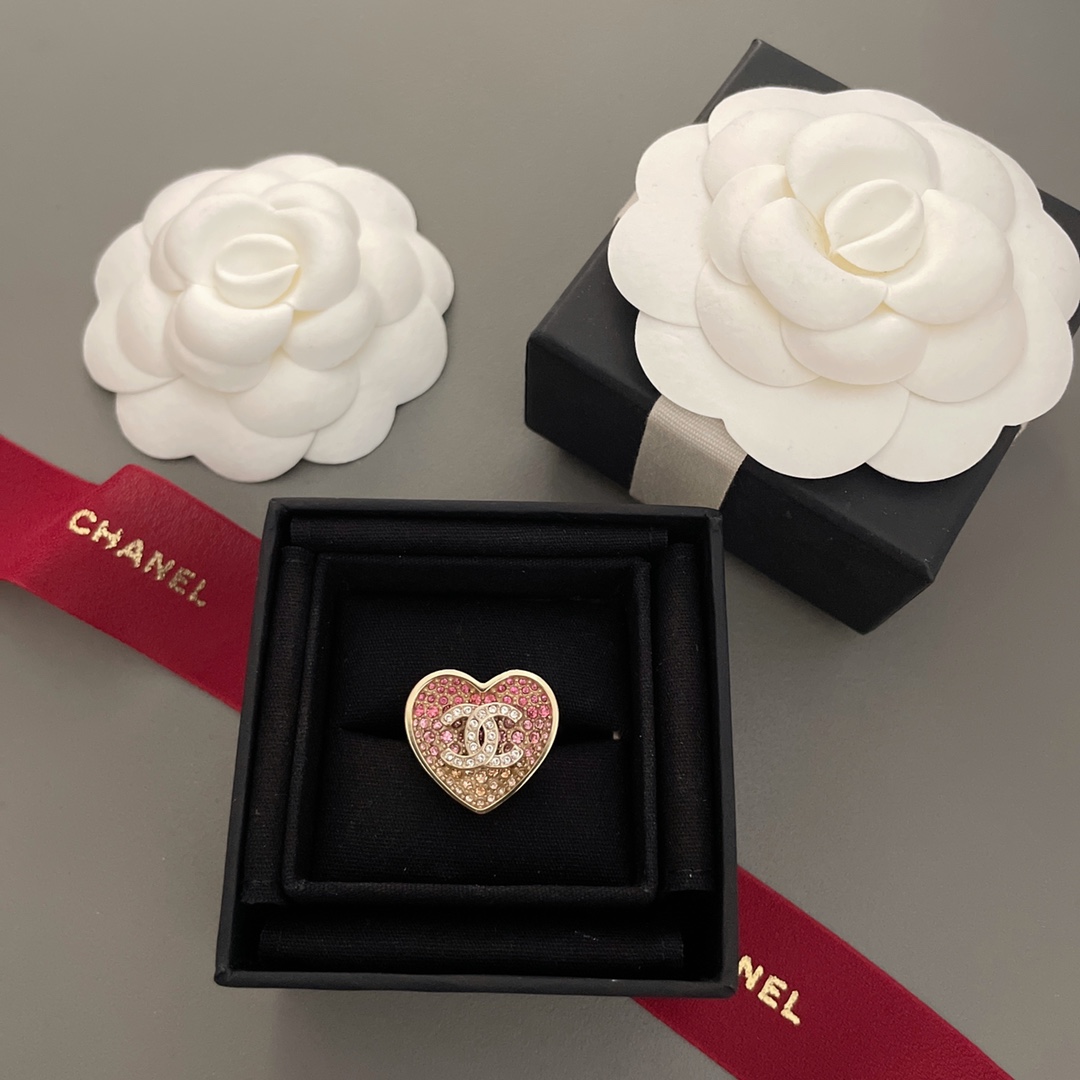 Chanel Pink Color Gradient Diamond Heart Ring - Original Replica Club