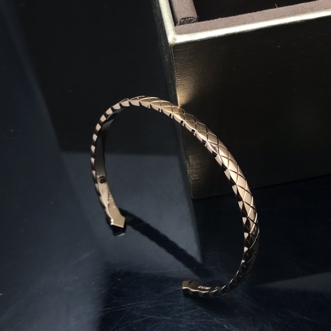 Chanel Coco Crush Cuff Bracelet Bangle - Original Replica Club
