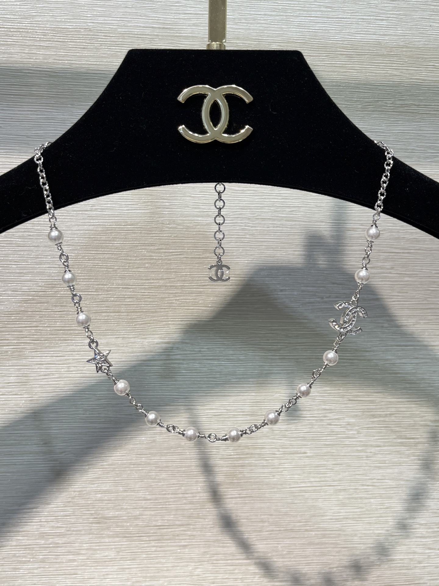 Chanel Pearl Floating CC Charm Silver Necklace - Original Replica Club