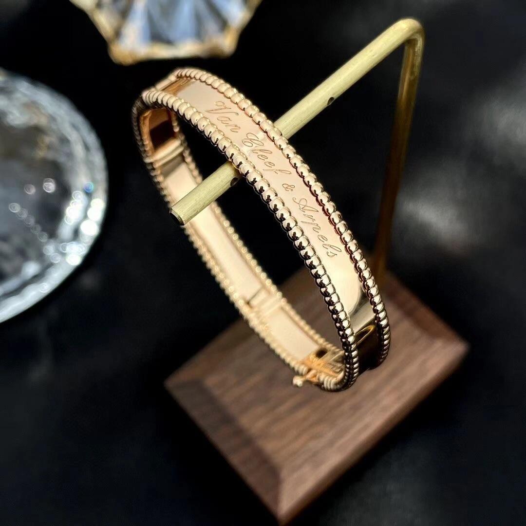 VCA Perlee Signature Bracelet - Medium Bangle - Original Replica Club
