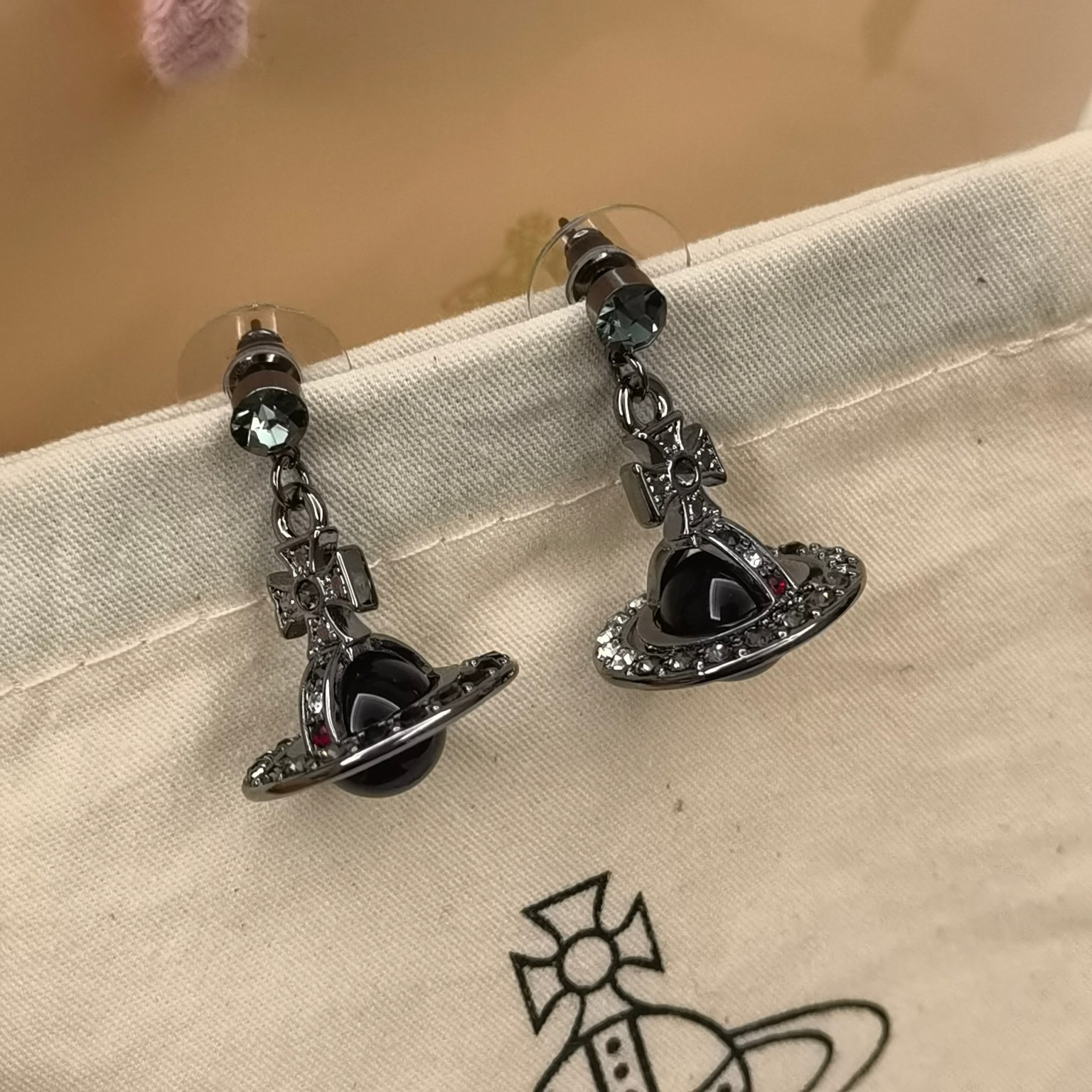Vivienne Westwood Punk Style Cool Girl Black Saturn Earrings - Original Replica Club