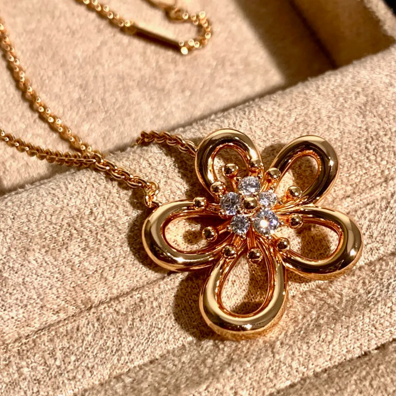 VCA Flowerlace Pendant Necklace - Original Replica Club