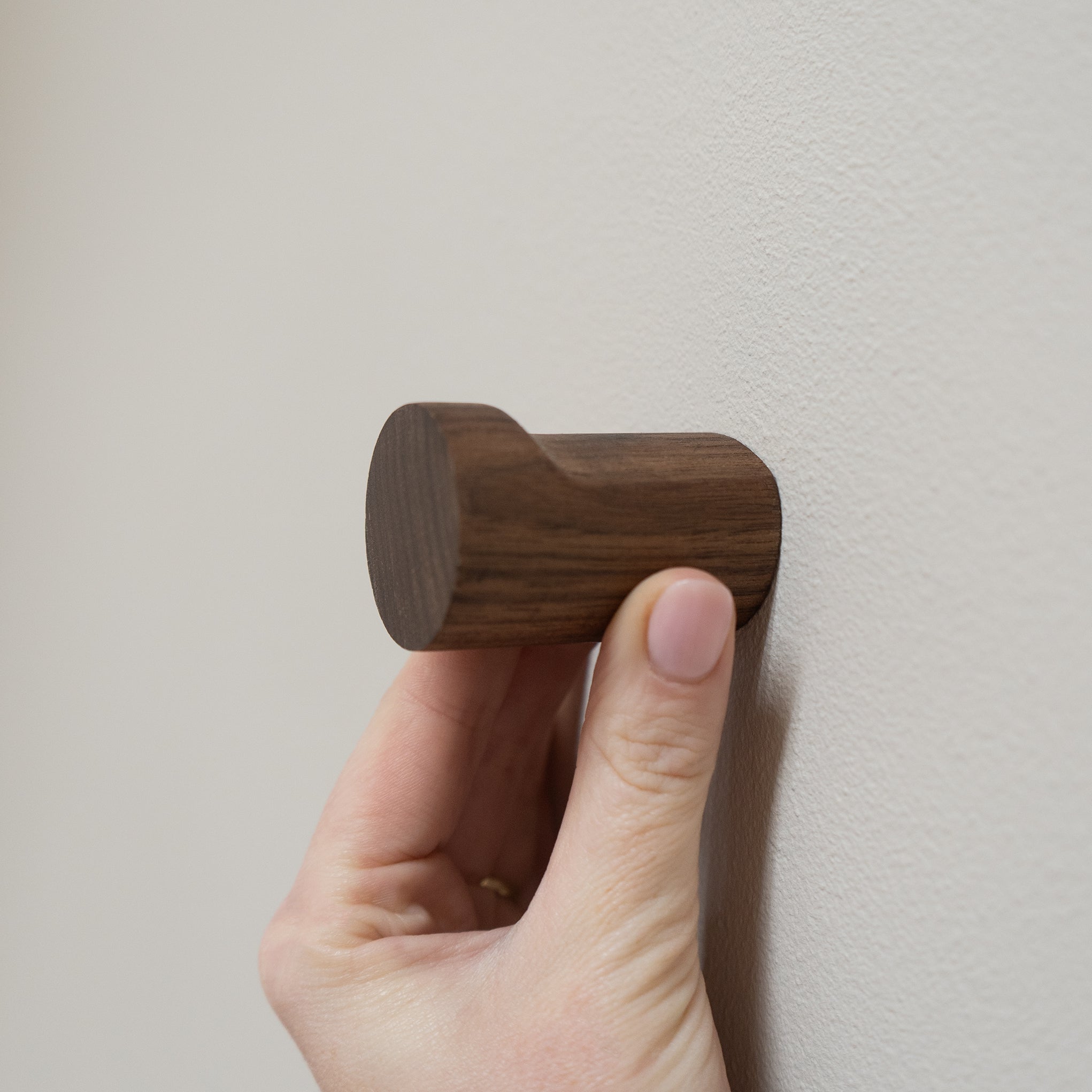 QUVIO Wandkapstok - Hout - donkerbruin - Set van 2