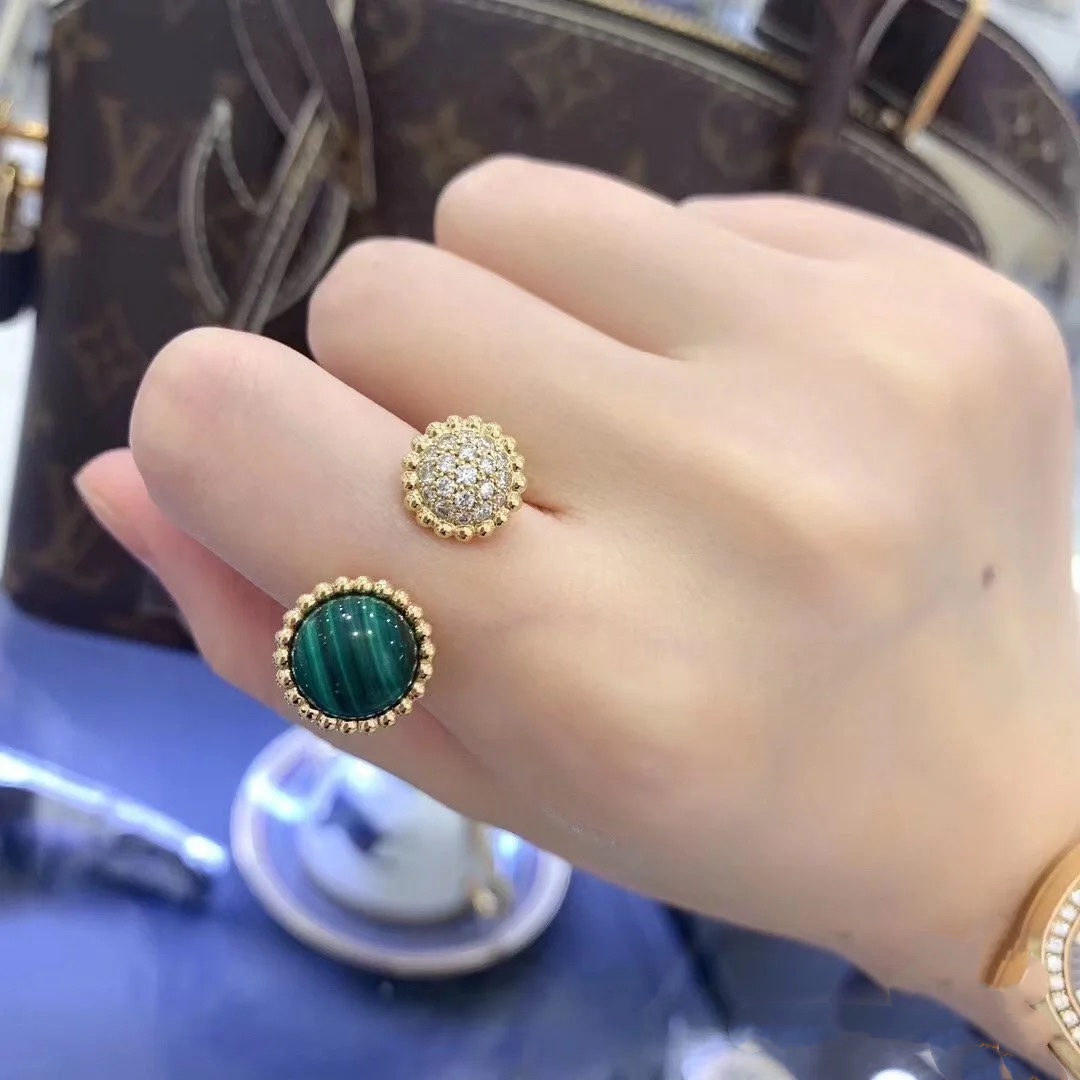 VCA Malachite Perlee Couleurs Between the Finger Ring - Original Replica Club