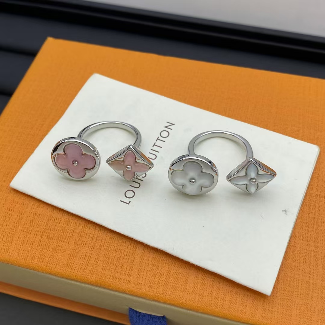 Louis Vuitton Classic Ring - Original Replica Club